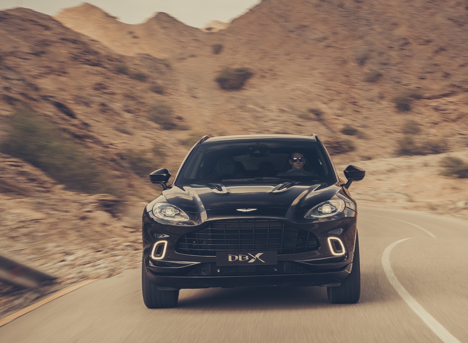 2021 Aston Martin DBX Front Wallpapers (12)