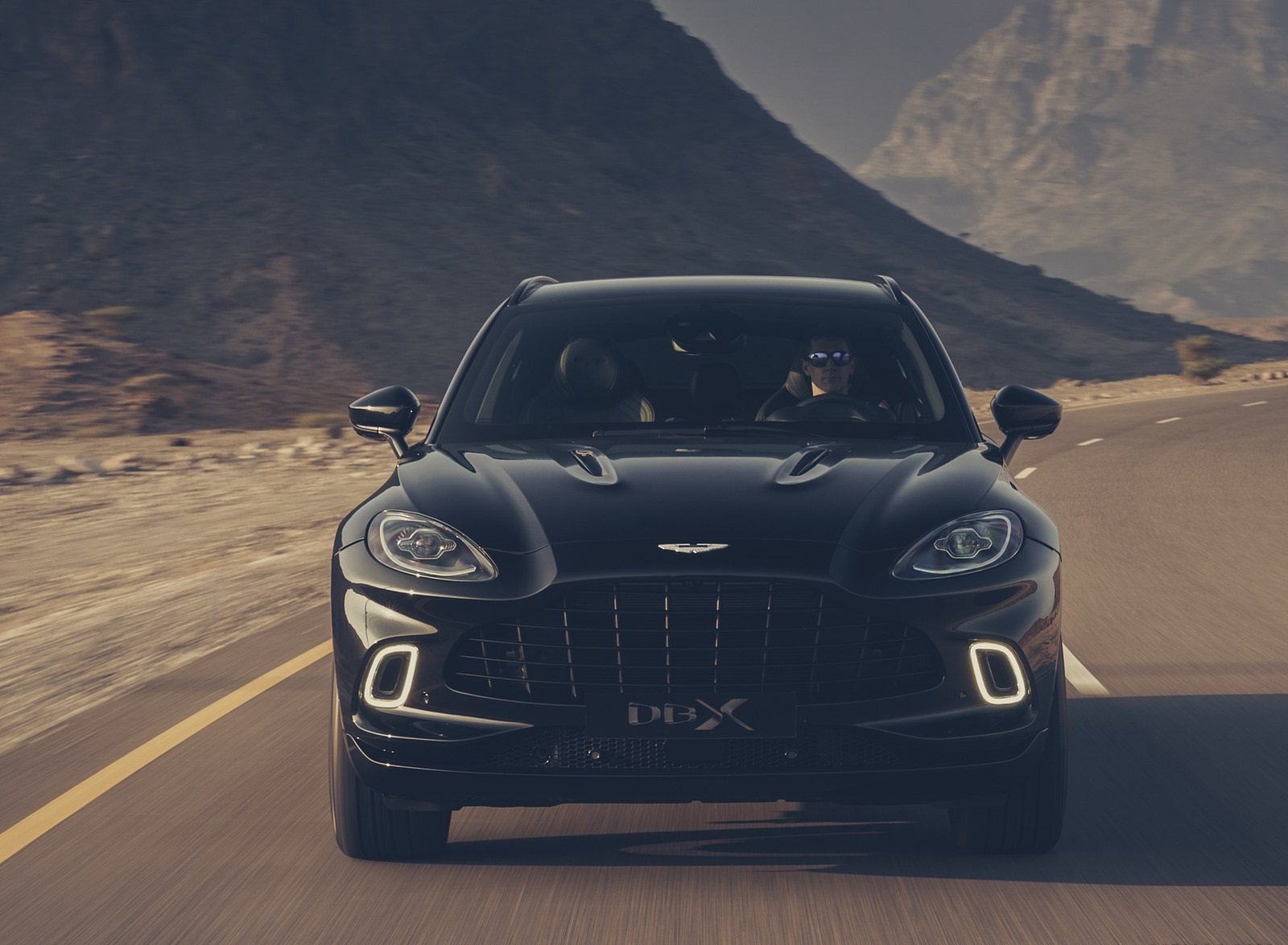 2021 Aston Martin DBX Front Wallpapers (13)