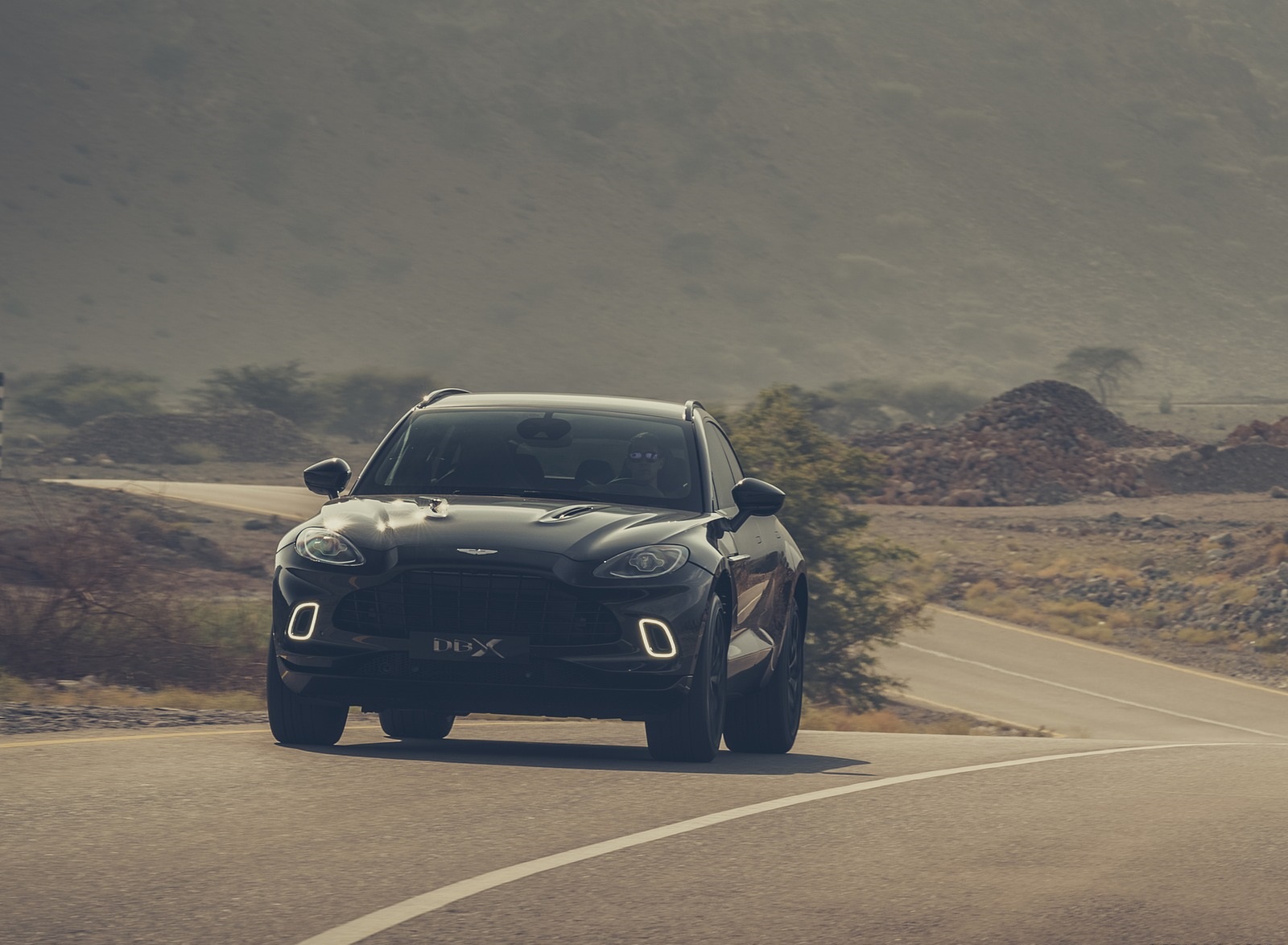 2021 Aston Martin DBX Front Wallpapers (14)