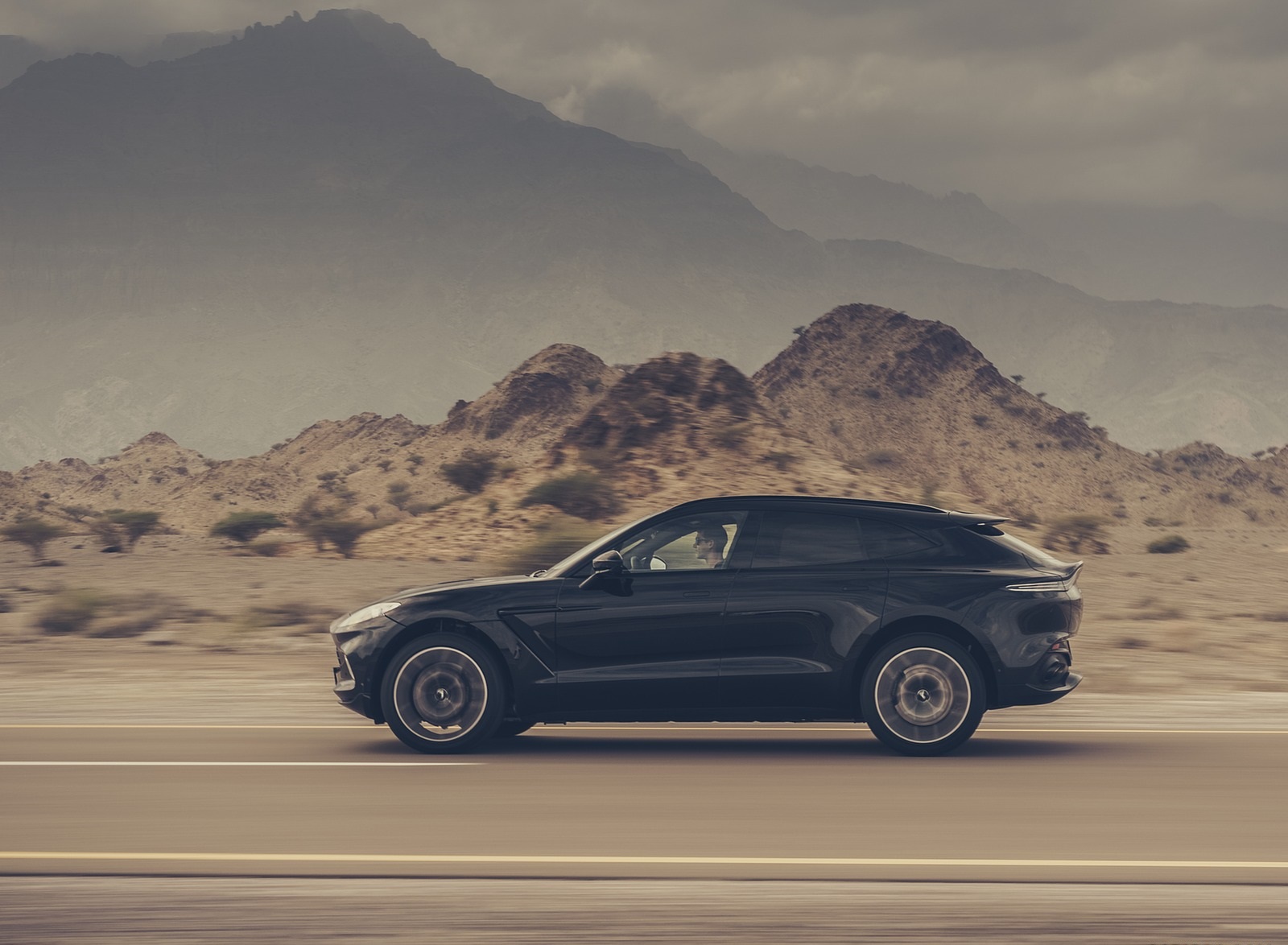2021 Aston Martin DBX Side Wallpapers #42 of 122