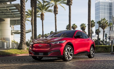 2021 Ford Mustang Mach-E Front Three-Quarter Wallpapers 450x275 (14)