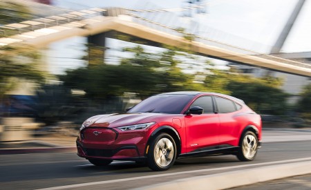 2021 Ford Mustang Mach-E Front Three-Quarter Wallpapers 450x275 (5)