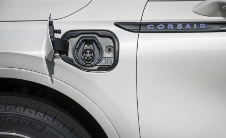 2021 Lincoln Corsair Grand Touring Plug-In Hybrd (Color: Ceramic Pearl) Charging Port Wallpapers 450x275 (40)