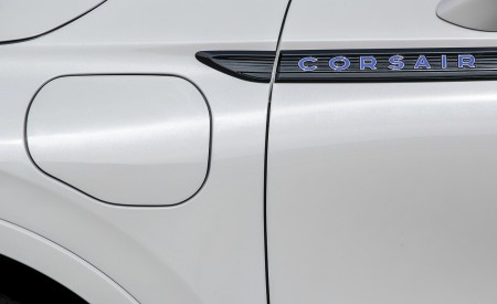 2021 Lincoln Corsair Grand Touring Plug-In Hybrd (Color: Ceramic Pearl) Charging Port Wallpapers 450x275 (38)