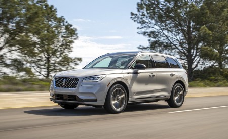 2021 Lincoln Corsair Grand Touring Plug-In Hybrd (Color: Ceramic Pearl) Front Three-Quarter Wallpapers 450x275 (31)