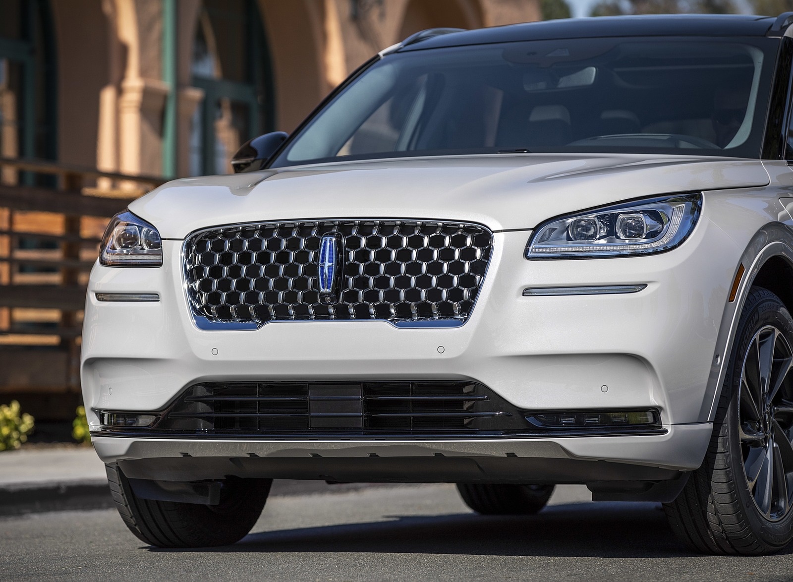 2021 Lincoln Corsair Grand Touring Plug-In Hybrd (Color: Ceramic Pearl) Front Wallpapers (7)