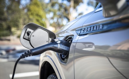 2021 Lincoln Corsair Grand Touring Plug-In Hybrd (Color: Flight Blue) Charging Port Wallpapers 450x275 (47)