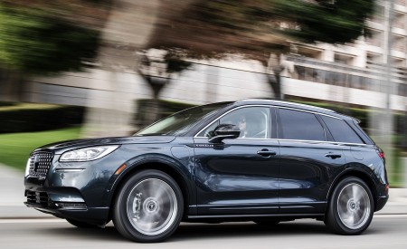 2021 Lincoln Corsair Grand Touring Plug-In Hybrd (Color: Flight Blue) Front Three-Quarter Wallpapers 450x275 (42)