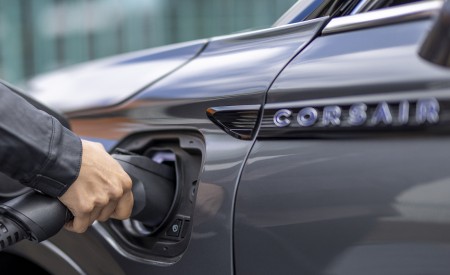 2021 Lincoln Corsair Grand Touring Plug-In Hybrid Charging Connector Wallpapers 450x275 (28)