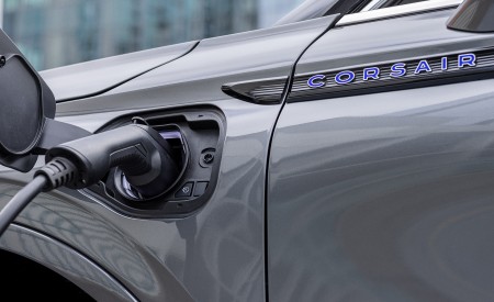 2021 Lincoln Corsair Grand Touring Plug-In Hybrid Charging Connector Wallpapers 450x275 (27)