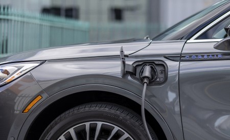 2021 Lincoln Corsair Grand Touring Plug-In Hybrid Charging Wallpapers 450x275 (26)