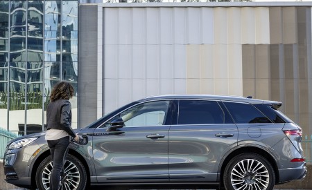 2021 Lincoln Corsair Grand Touring Plug-In Hybrid Charging Wallpapers 450x275 (22)