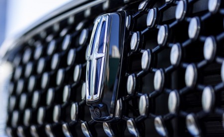 2021 Lincoln Corsair Grand Touring Plug-In Hybrid Grille Wallpapers 450x275 (23)