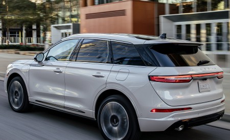 2021 Lincoln Corsair Grand Touring Plug-In Hybrid Rear Three-Quarter Wallpapers 450x275 (10)