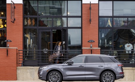 2021 Lincoln Corsair Grand Touring Plug-In Hybrid Side Wallpapers 450x275 (21)