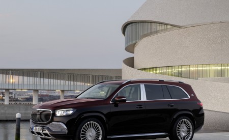 2021 Mercedes-Maybach GLS 600 (Color: Rubellite Red or Obsidian Black) Front Three-Quarter Wallpapers 450x275 (93)