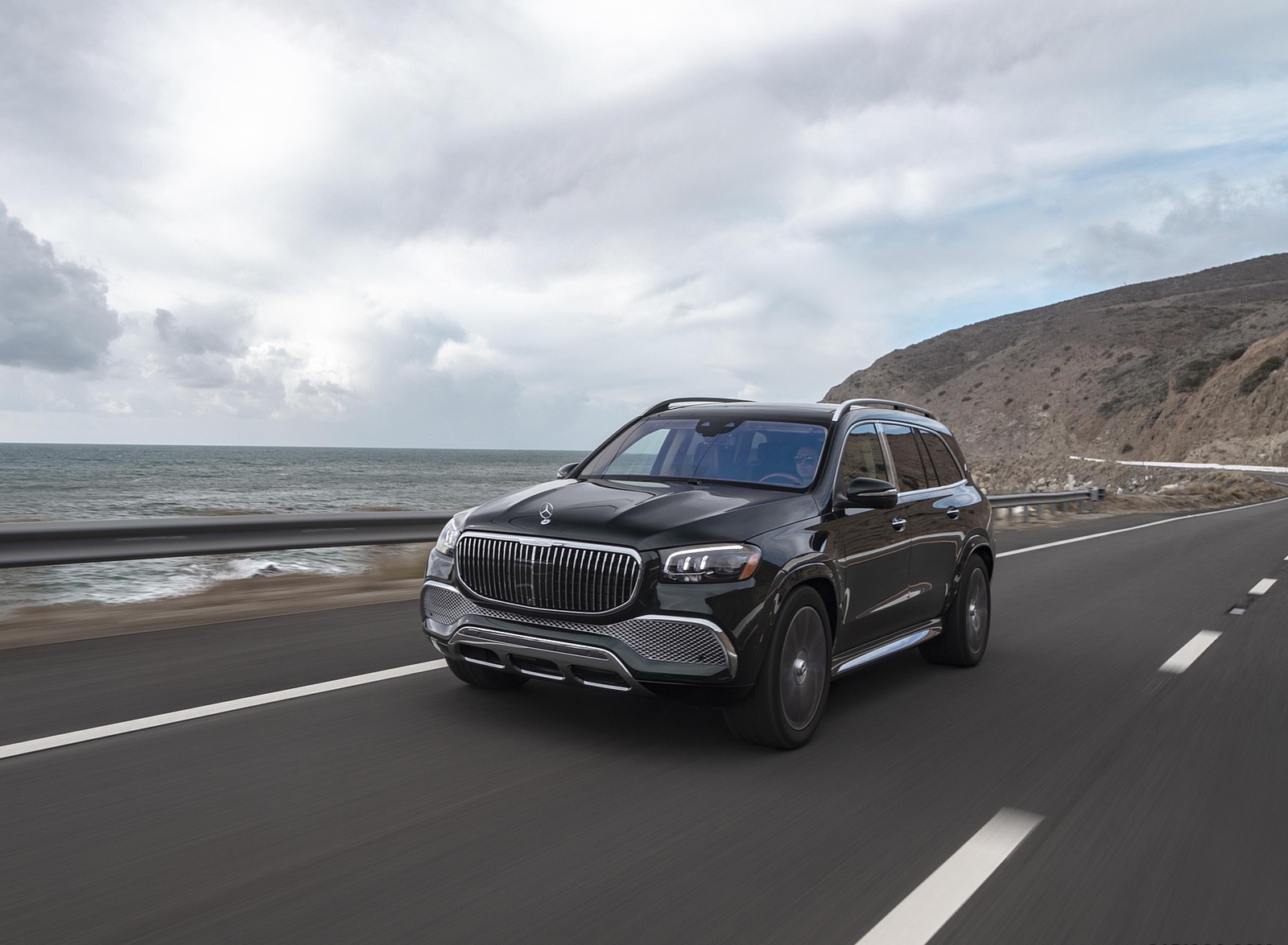 2021 Mercedes-Maybach GLS 600 (US-Spec) Front Three-Quarter Wallpapers  (7)