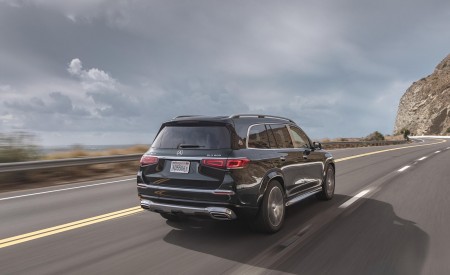 2021 Mercedes-Maybach GLS 600 (US-Spec) Rear Three-Quarter Wallpapers 450x275 (37)