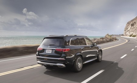 2021 Mercedes-Maybach GLS 600 (US-Spec) Rear Three-Quarter Wallpapers  450x275 (25)