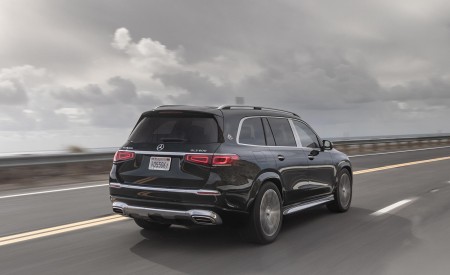2021 Mercedes-Maybach GLS 600 (US-Spec) Rear Three-Quarter Wallpapers 450x275 (36)