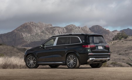2021 Mercedes-Maybach GLS 600 (US-Spec) Rear Three-Quarter Wallpapers 450x275 (44)