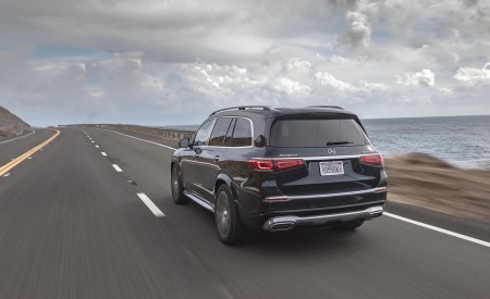 2021 Mercedes-Maybach GLS 600 (US-Spec) Rear Three-Quarter Wallpapers  450x275 (32)