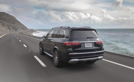 2021 Mercedes-Maybach GLS 600 (US-Spec) Rear Three-Quarter Wallpapers 450x275 (31)