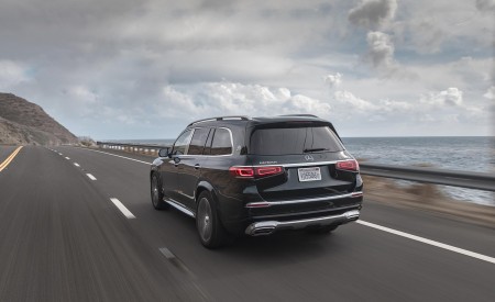 2021 Mercedes-Maybach GLS 600 (US-Spec) Rear Three-Quarter Wallpapers 450x275 (28)