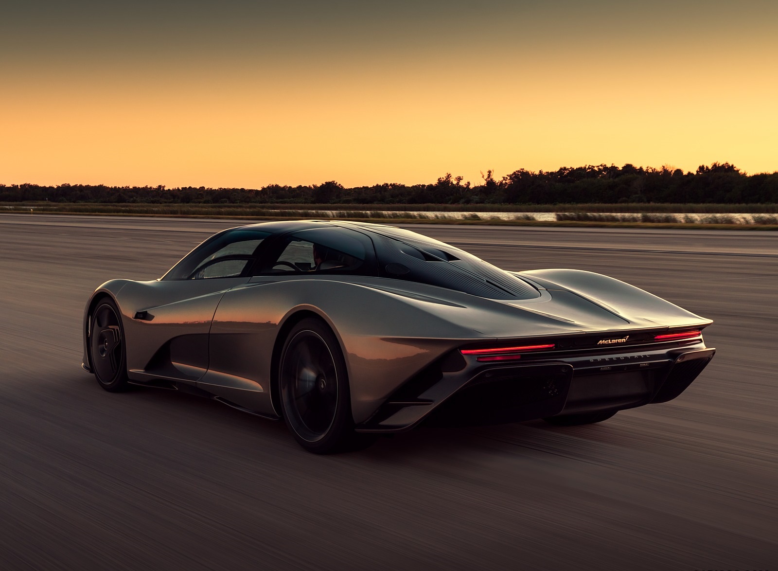 2019 McLaren Speedtail Rear Three-Quarter Wallpapers (2)