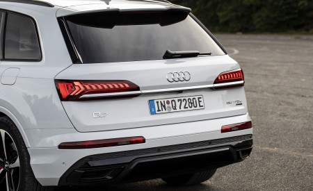 2020 Audi Q7 TFSI e quattro Plug-In Hybrid (Color: Glacier White) Detail Wallpapers 450x275 (32)