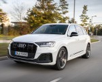 2020 Audi Q7 TFSI e quattro Plug-In Hybrid (Color: Glacier White) Front Three-Quarter Wallpapers 150x120