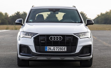 2020 Audi Q7 TFSI e quattro Plug-In Hybrid (Color: Glacier White) Front Wallpapers 450x275 (15)