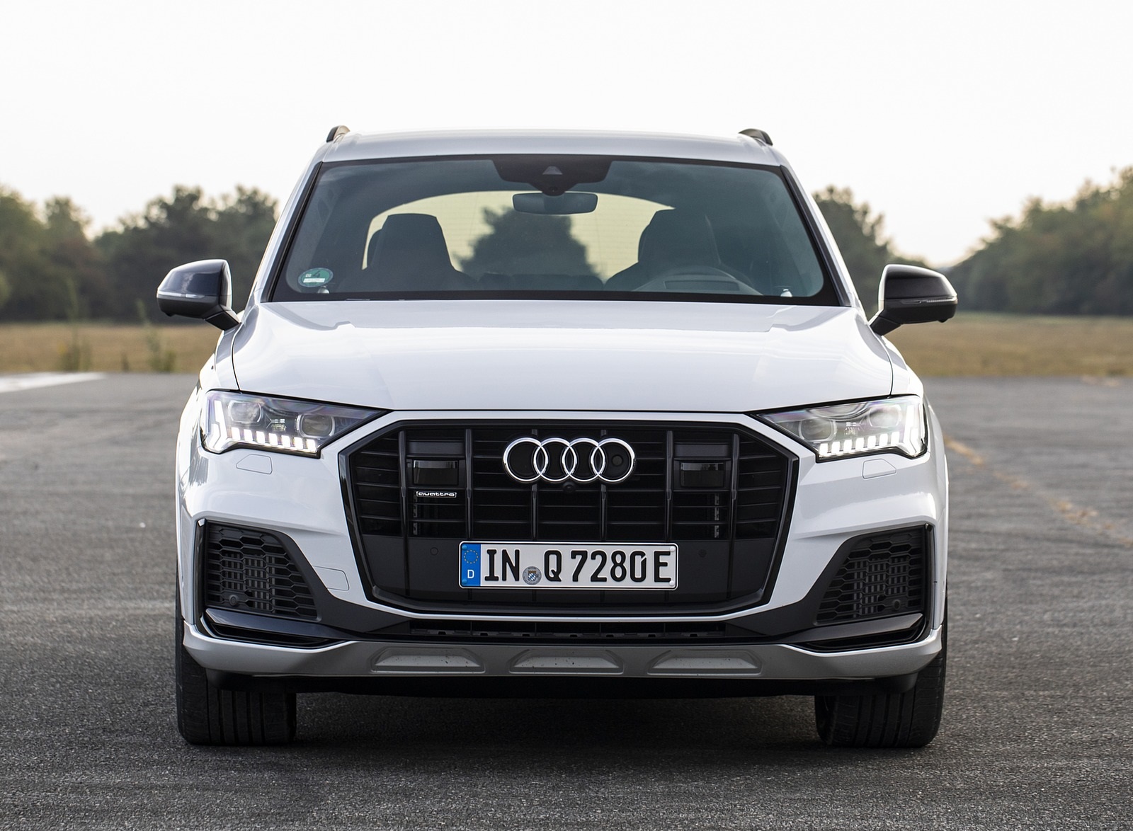 2020 Audi Q7 TFSI e quattro Plug-In Hybrid (Color: Glacier White) Front Wallpapers (15)