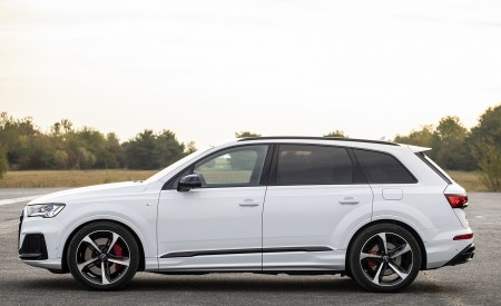 2020 Audi Q7 TFSI e quattro Plug-In Hybrid (Color: Glacier White) Side Wallpapers 450x275 (21)