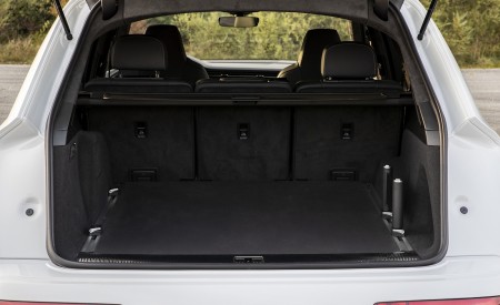 2020 Audi Q7 TFSI e quattro Plug-In Hybrid Trunk Wallpapers 450x275 (46)