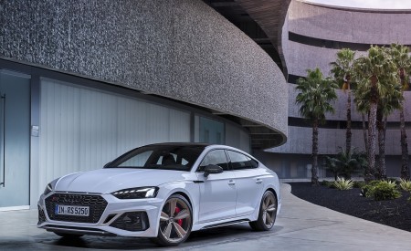 2020 Audi RS 5 Sportback (Color: Glacier White) Front Three-Quarter Wallpapers 450x275 (52)