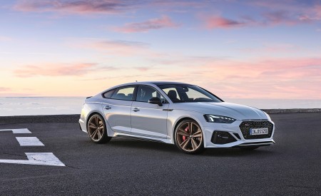 2020 Audi RS 5 Sportback (Color: Glacier White) Front Three-Quarter Wallpapers 450x275 (47)