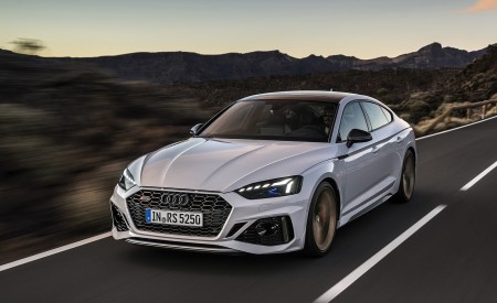 2020 Audi RS 5 Sportback (Color: Glacier White) Front Three-Quarter Wallpapers 450x275 (41)