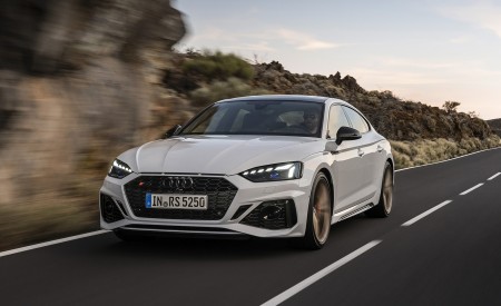 2020 Audi RS 5 Sportback (Color: Glacier White) Front Three-Quarter Wallpapers 450x275 (43)