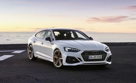 2020 Audi RS 5 Sportback (Color: Glacier White) Front Three-Quarter Wallpapers 450x275 (48)