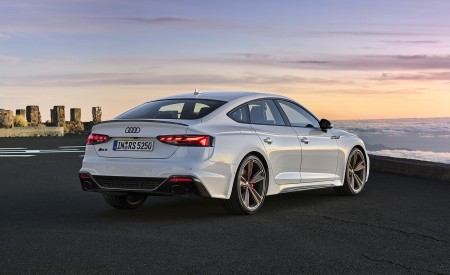 2020 Audi RS 5 Sportback (Color: Glacier White) Rear Three-Quarter Wallpapers 450x275 (55)