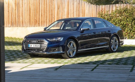 2020 Audi S8 (Color: Navarra Blue) Front Three-Quarter Wallpapers 450x275 (139)