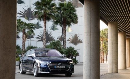 2020 Audi S8 (Color: Navarra Blue) Front Three-Quarter Wallpapers 450x275 (134)