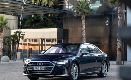 2020 Audi S8 (Color: Navarra Blue) Front Three-Quarter Wallpapers 450x275 (137)