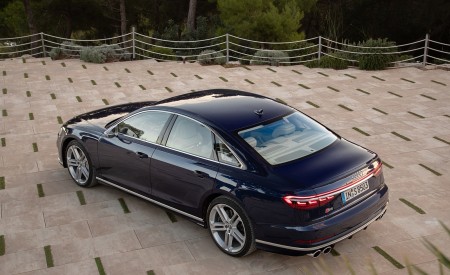 2020 Audi S8 (Color: Navarra Blue) Rear Three-Quarter Wallpapers 450x275 (135)