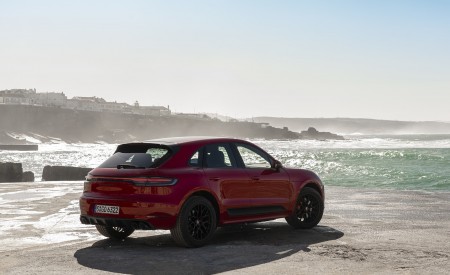 2020 Porsche Macan GTS (Color: Carmine Red) Rear Three-Quarter Wallpapers 450x275 (61)