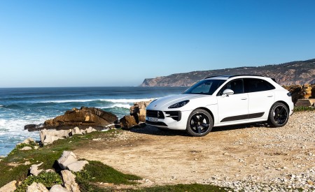 2020 Porsche Macan GTS (Color: Carrara White Metallic) Front Three-Quarter Wallpapers 450x275 (217)