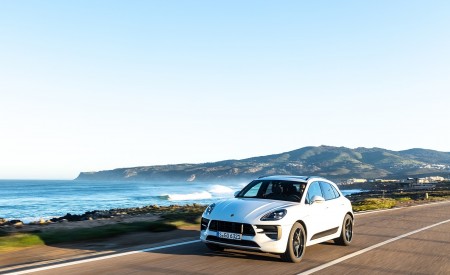 2020 Porsche Macan GTS (Color: Carrara White Metallic) Front Three-Quarter Wallpapers 450x275 (196)