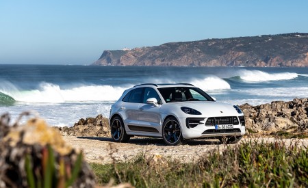 2020 Porsche Macan GTS (Color: Carrara White Metallic) Front Three-Quarter Wallpapers 450x275 (218)