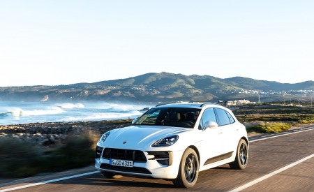 2020 Porsche Macan GTS (Color: Carrara White Metallic) Front Three-Quarter Wallpapers 450x275 (197)